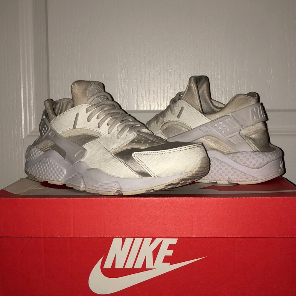 ❗️Selling shoes, too large for my feet❗️